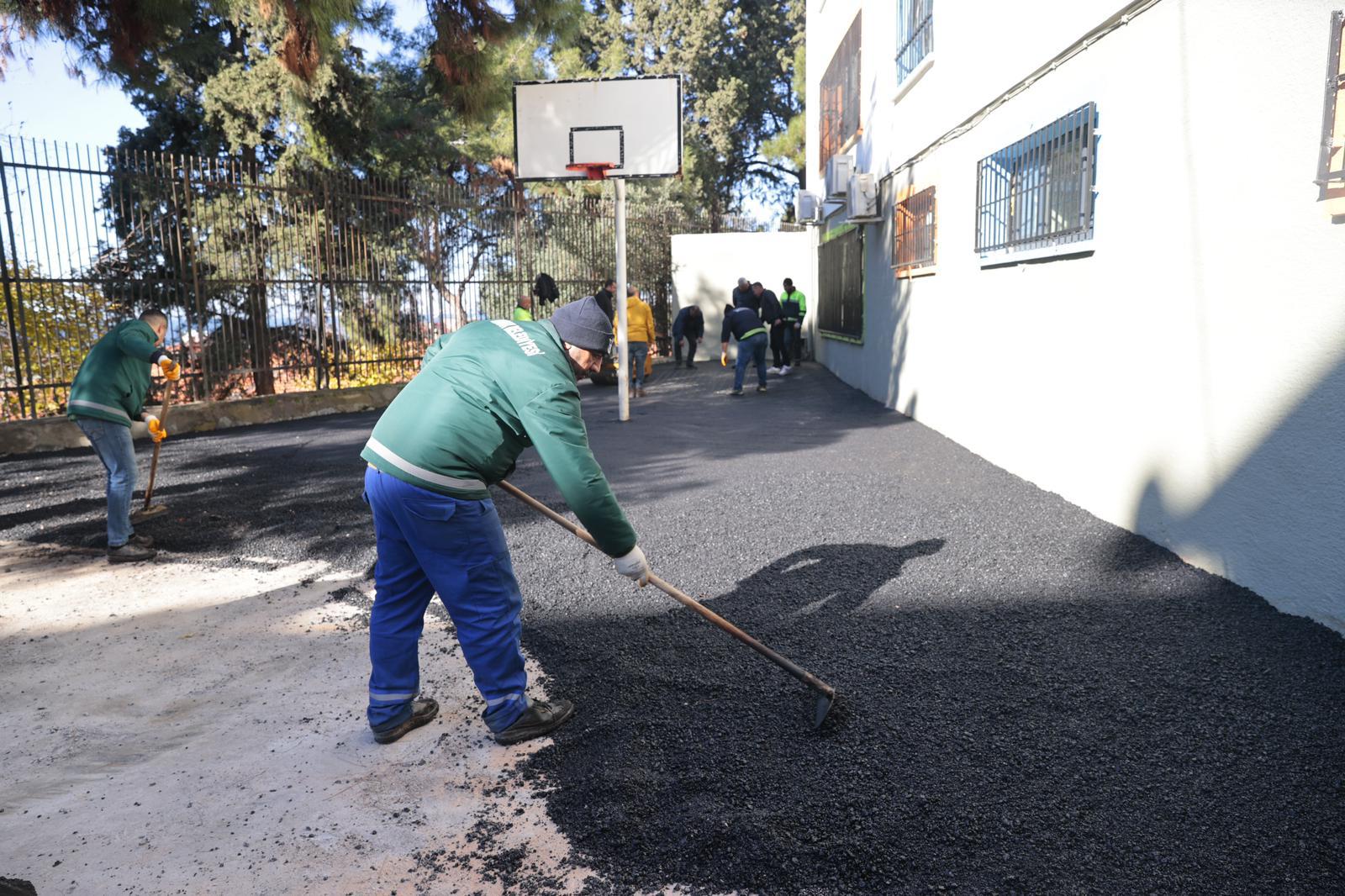 Öğrenciler Tatilde, Konak Belediyesi Okullarda Mesai Yapıyor (2)