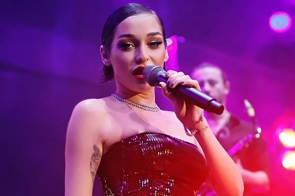 Şarkıcı Alya Şahinler Kimdir Şarkıcı Alya Şahinler Neden Gözaltına Alındı (1)