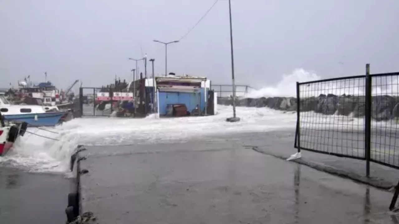 Şehri Felç Etmişti Fırtınan Yarattığı Tahribat Belli Oldu! (2)