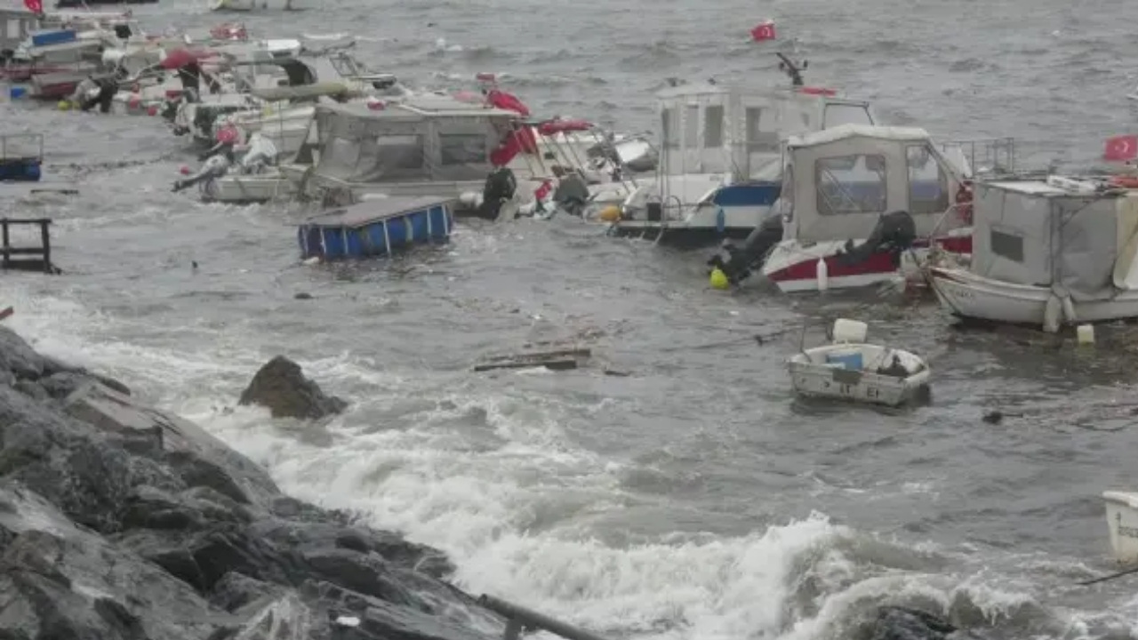 Şehri Felç Etmişti Fırtınan Yarattığı Tahribat Belli Oldu! (3)