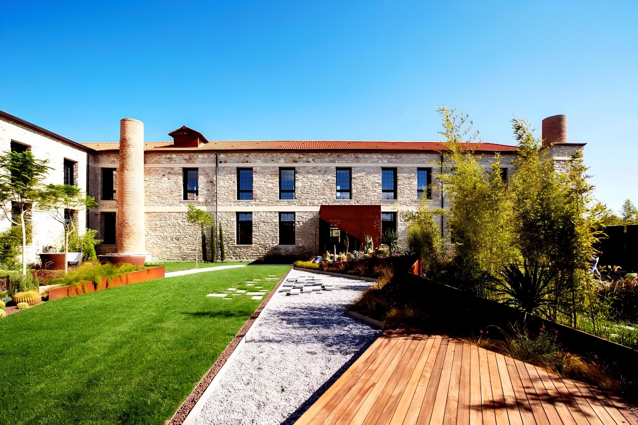 İzmir’deki tarihi sabun fabrikası yapay zeka ile sanat eserine dönüştü