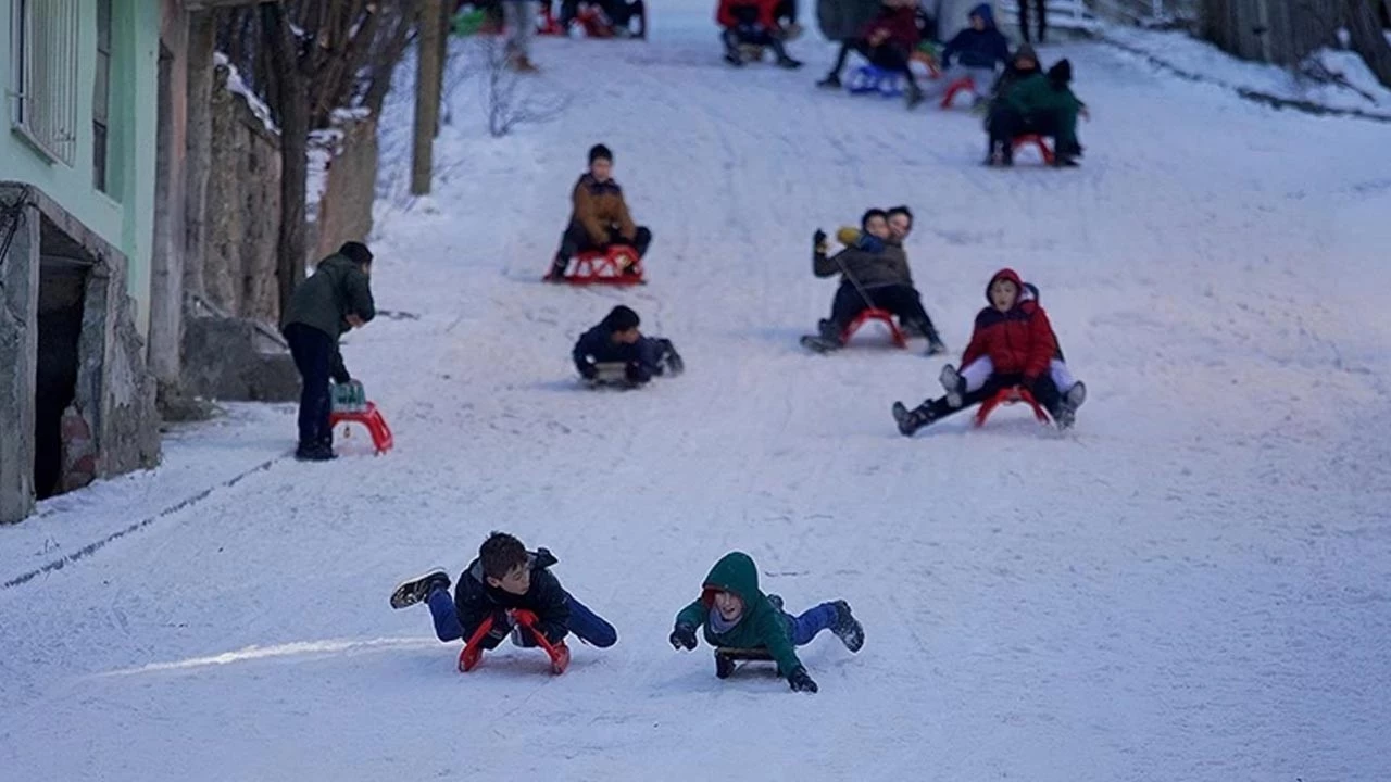 Yarın Okullar Tatil Mi 13 Ocak Salı Günü Hangi Ilde Okullar Tatil Olacak İşte Kar Tatili Yapılan Illerin Listesi (2)