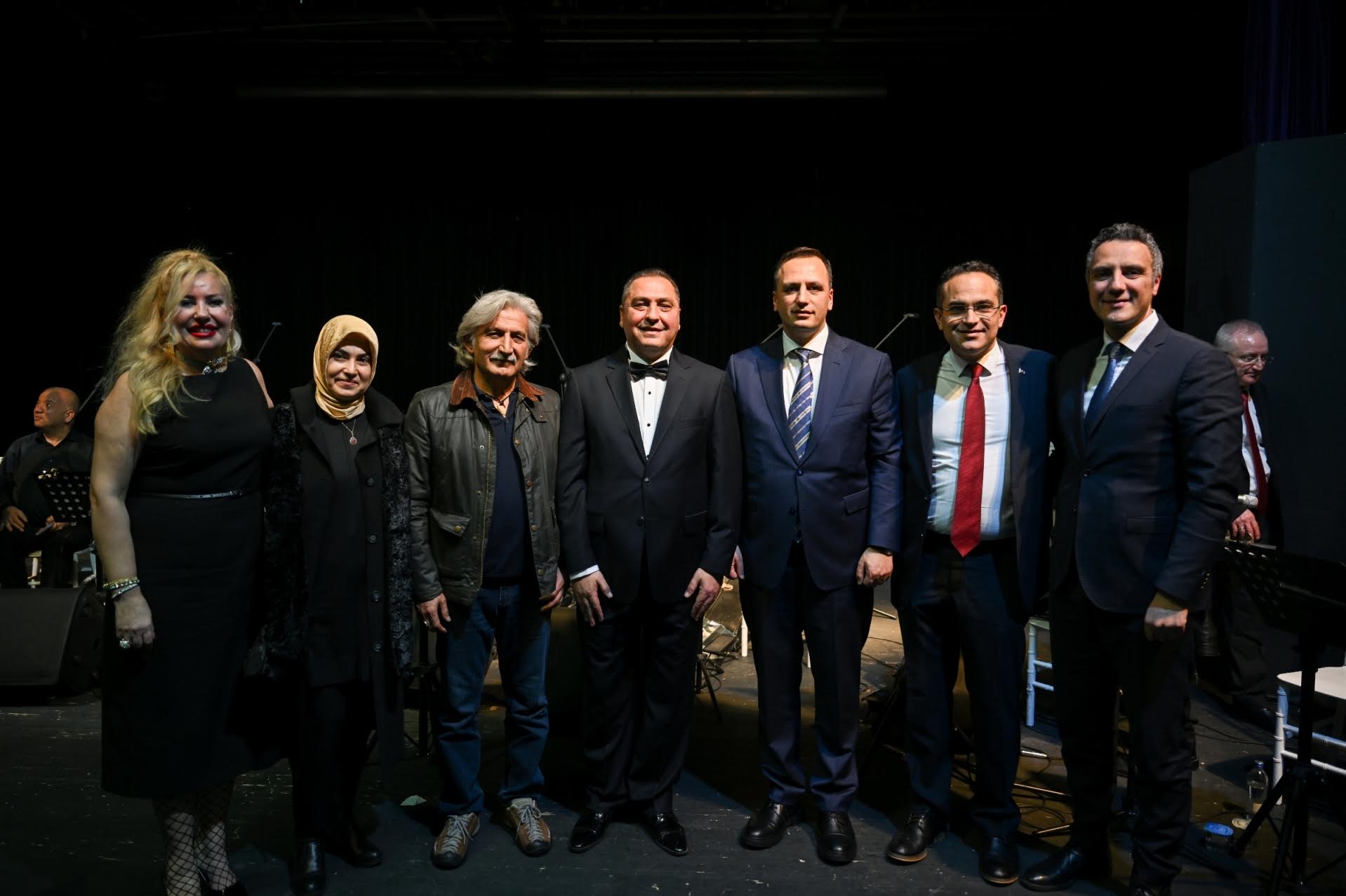 Bornova’da 14 Şubat’a nostaljik kutlama: TSM konseri büyük ilgi gördü!