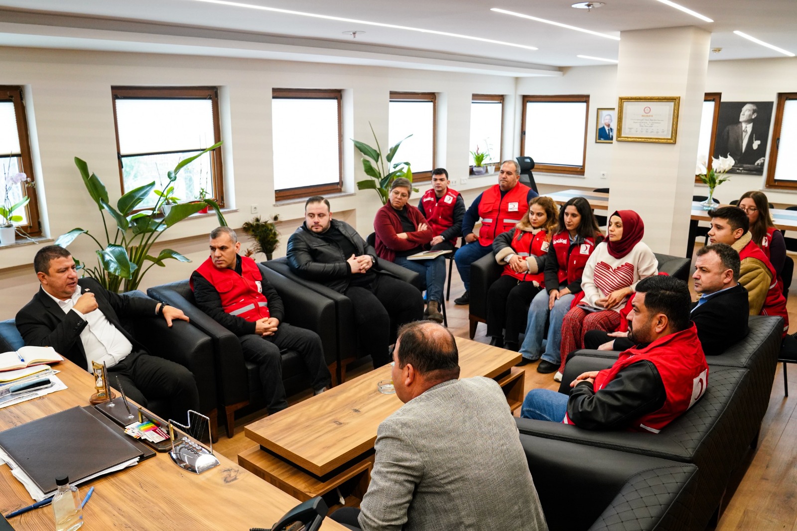 Tire’de sosyal dayanışma güçleniyor: Belediye ve Kızılay’dan iş birliği