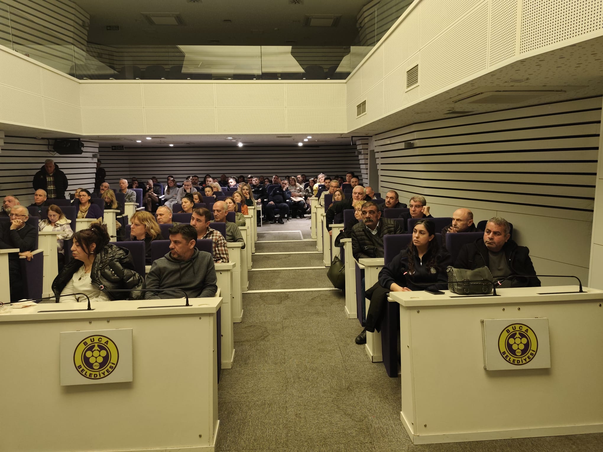 Buca Belediyesi'nde Memurlar Iş Bırakacak Somut Adım Atılana Kadar Her Gün Eylemde Olacağız