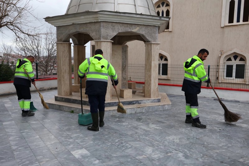 Çeşme Belediyesinden Ramazan Öncesi Camilerde Kapsamlı Temizlikphoto 2026 02 12 10 56 59