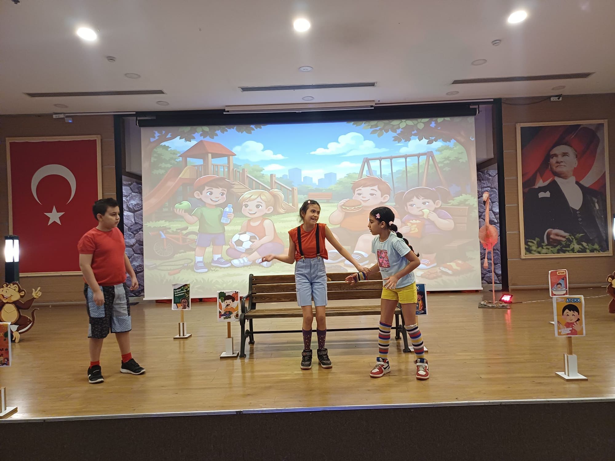 Çiğli’de tiyatro şöleni: Minikler Mikroplara Karşı sahnede-1