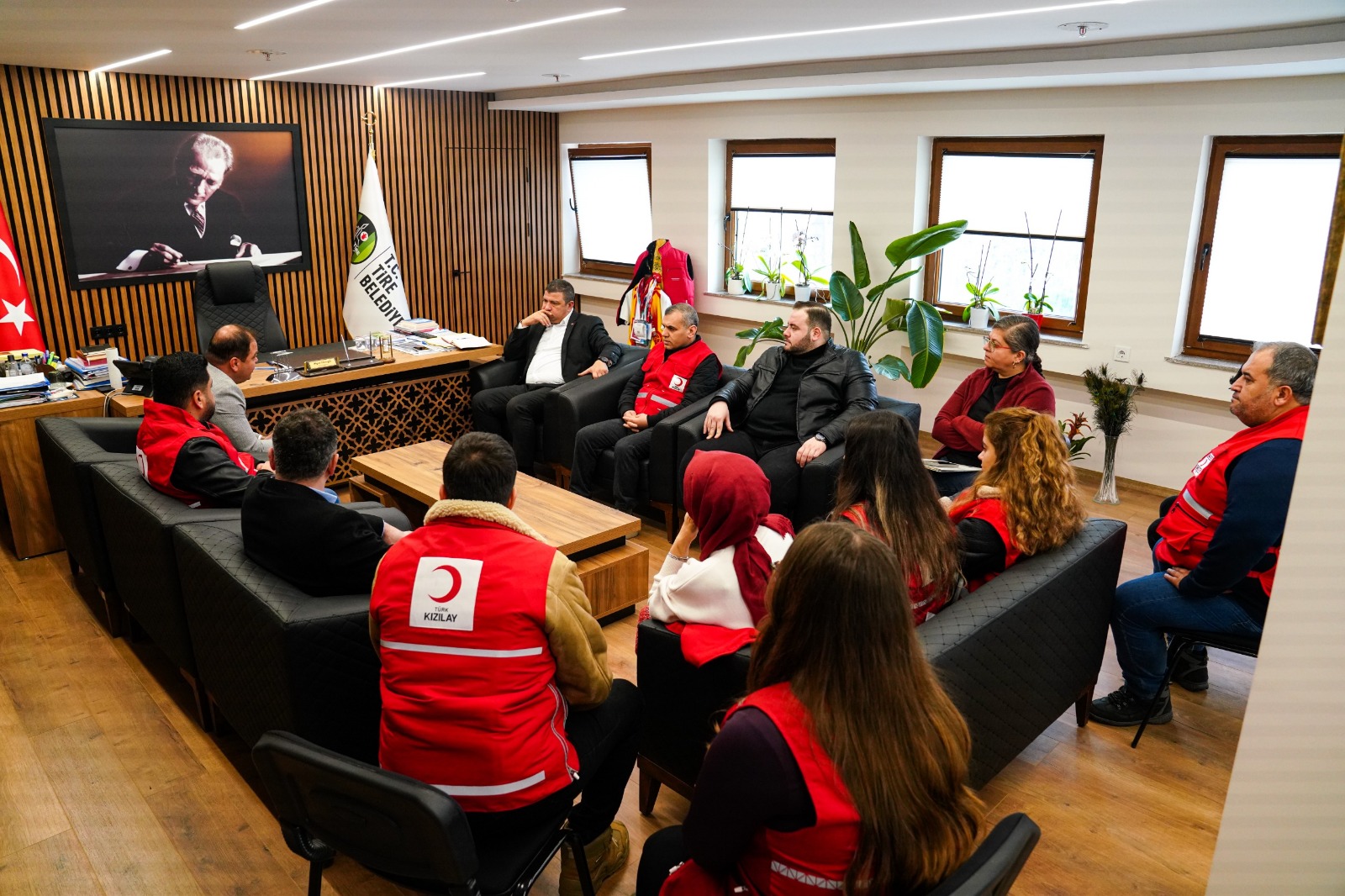 Tire’de sosyal dayanışma güçleniyor: Belediye ve Kızılay’dan iş birliği