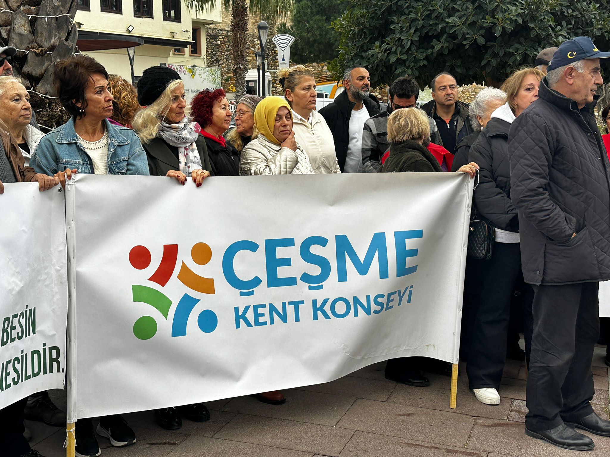 İzmir–Çeşme Otoyolu Özelleştirme Iddialarına Tepki Büyüyor Vatandaşlar Sokağa Çıktı (1)