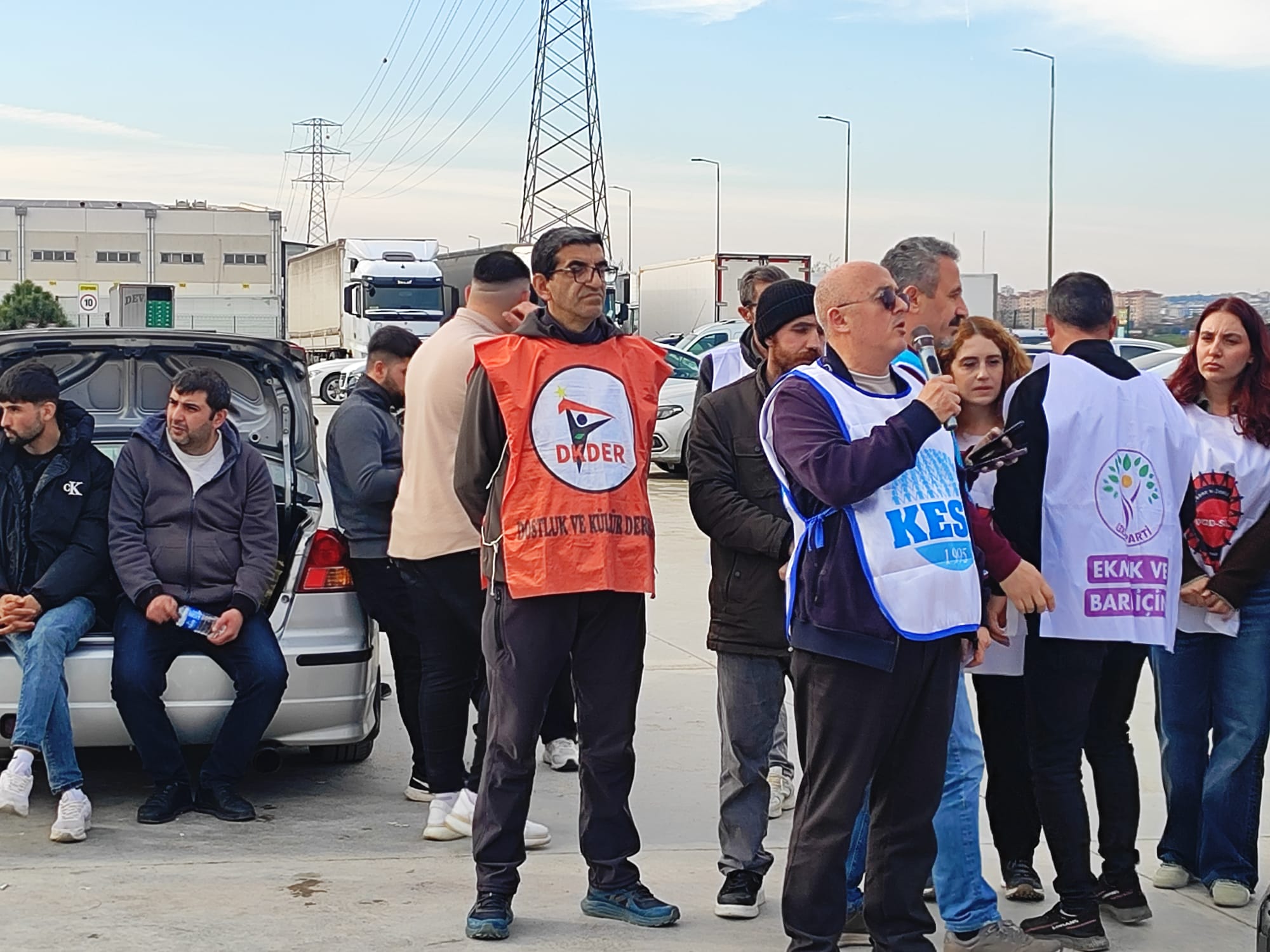 Kesk İzmir’den Direnişteki Migros Işçilerine Destek Ziyareti! (2)