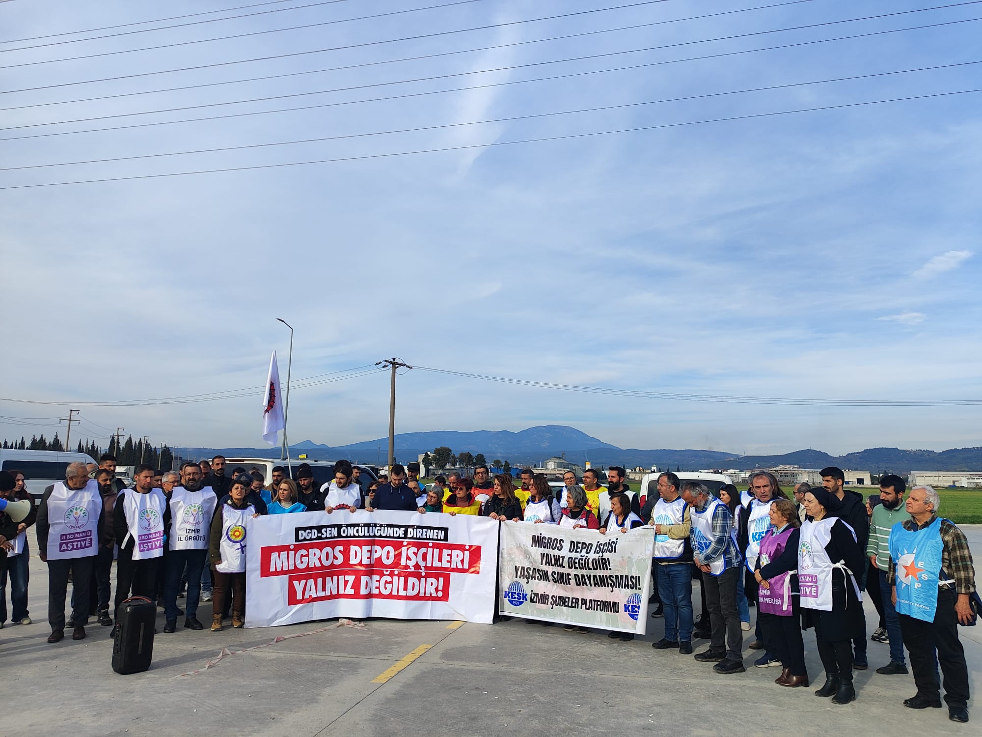 Kesk İzmir’den Direnişteki Migros Işçilerine Destek Ziyareti! (3)