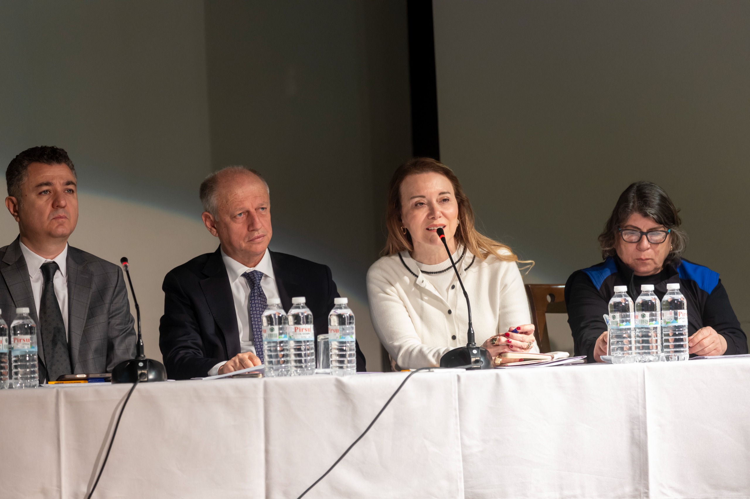 Konak’ta afet zirvesi: Afet öncesinde kenti dirençli hale getirmek en büyük sorumluluk!