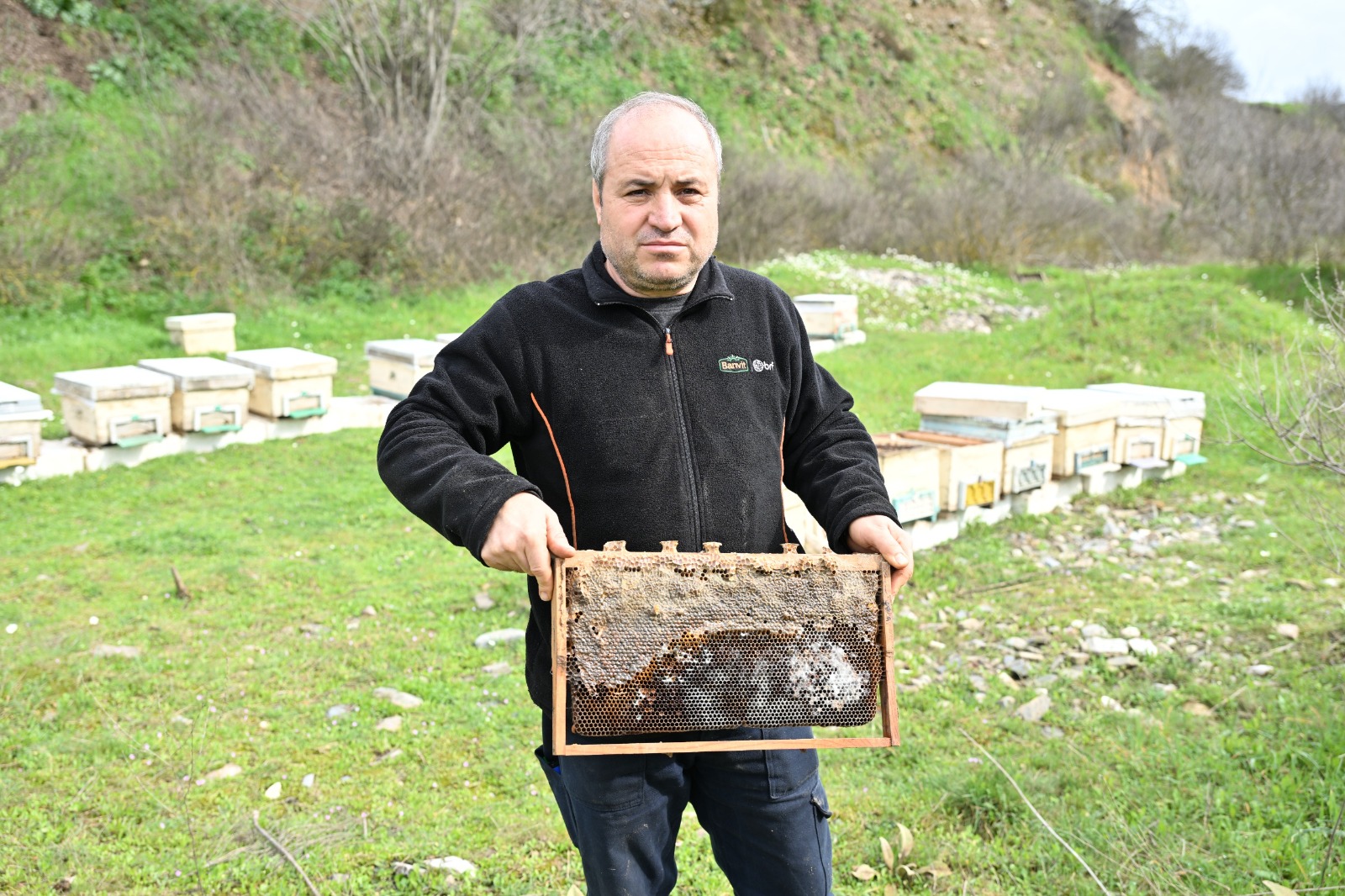 Manisa’da sel mağduru üreticiye destekler sürüyor: Büyükşehir 20 adet arı kovanı teslim etti-2