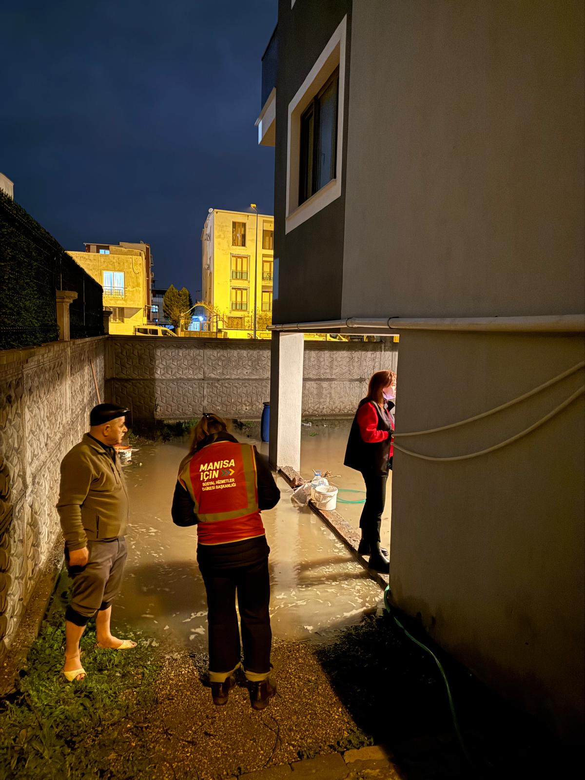 Manisa’da selden etkilenen vatandaşlara 705 bin liralık destek
