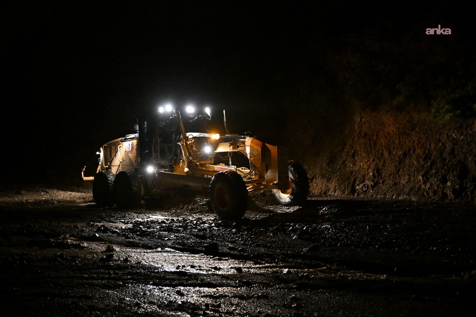 Manisa’da Yağış Sonrası Seferberlik Binlerce Personel Ve Araç Sahada (2)