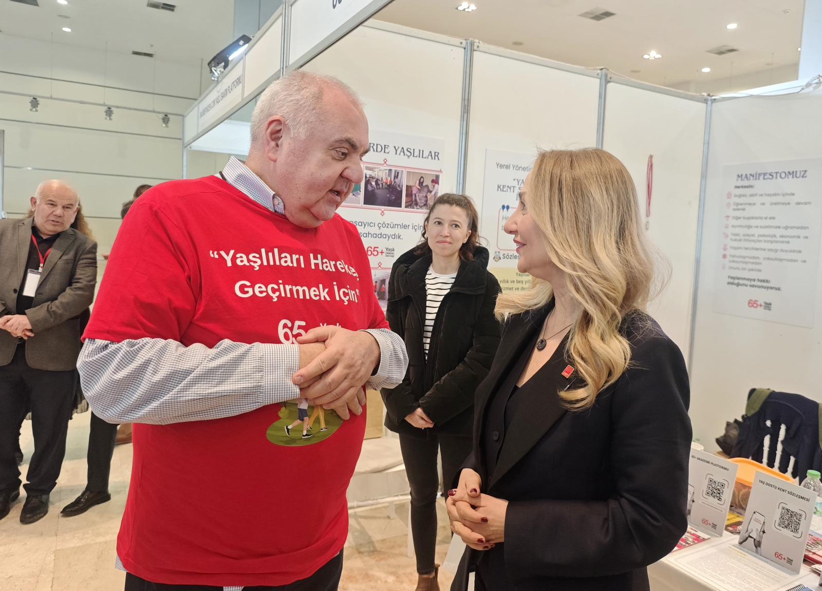 Nazlıaka İzmir’deki Fuarda Konuştu Yaşlı Bakımında Insan Onuru Önceliğimiz