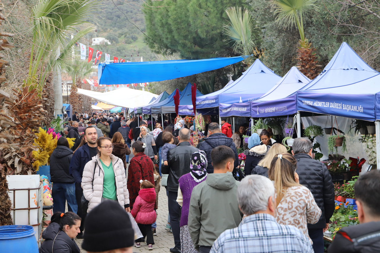 Olumsuz Hava Koşulları Nedeniyle Iptal Edilmişti Vatandaşlar Nergis Ve Kuru Çiçek Festivalini Doldurdu (2)