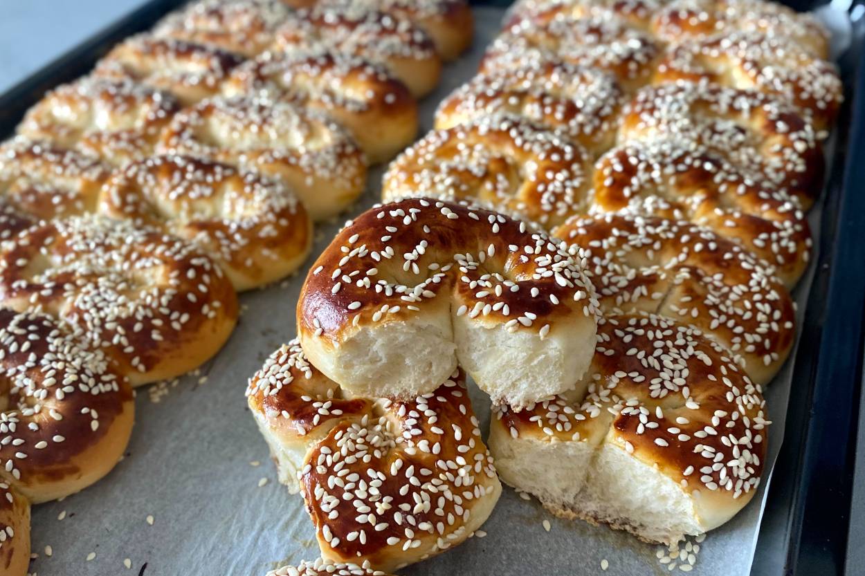 Ramazan Ayının Vazgeçilmezi Ramazan Simidi Nasıl Yapılır (1)