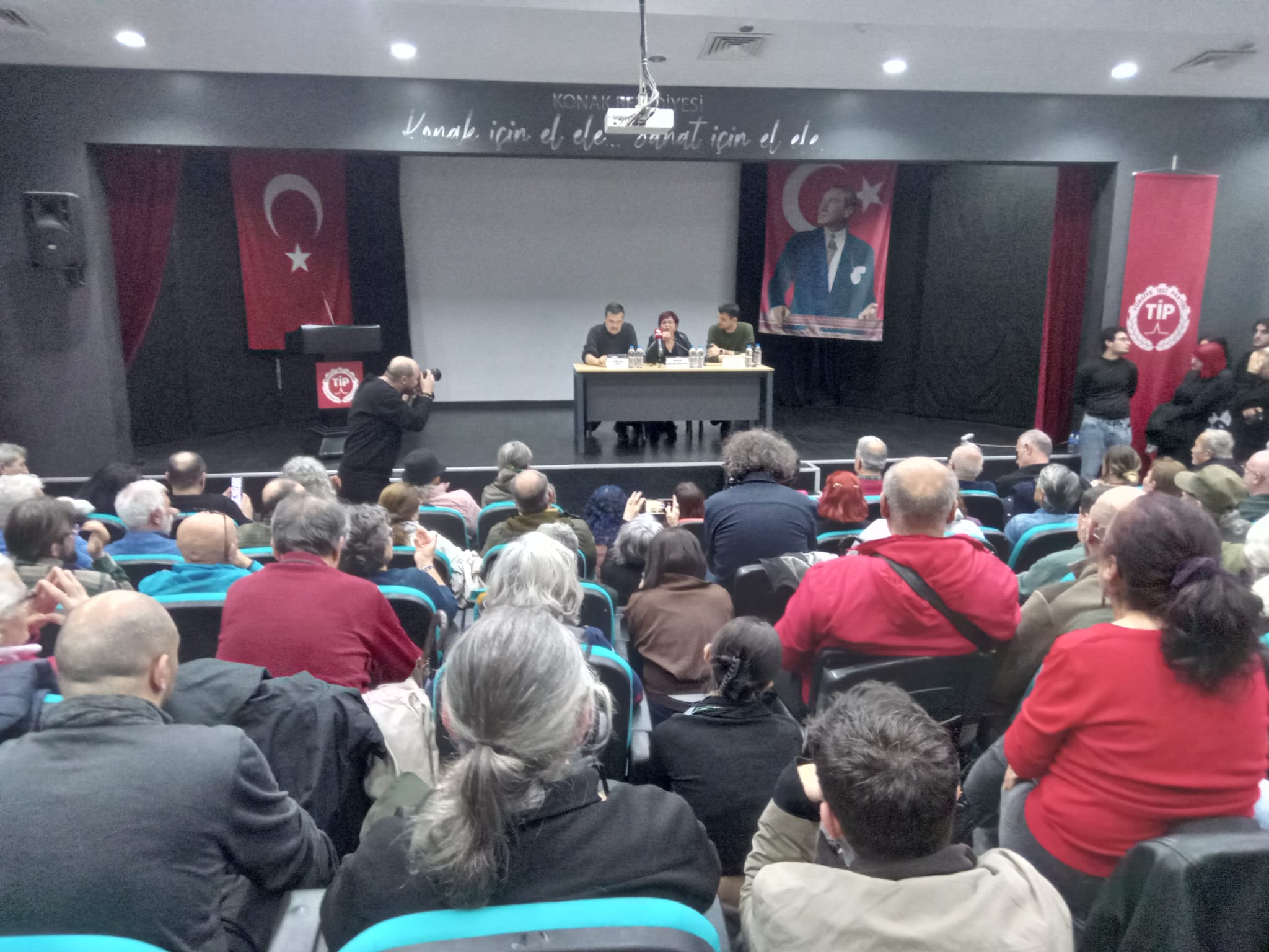 Ti̇p'in 65 Yıllık Yürüyüşü İzmir'de Konuşuldu İşçi Sınıfı Mücadelesi Geleceğe Taşınıyor! (2)