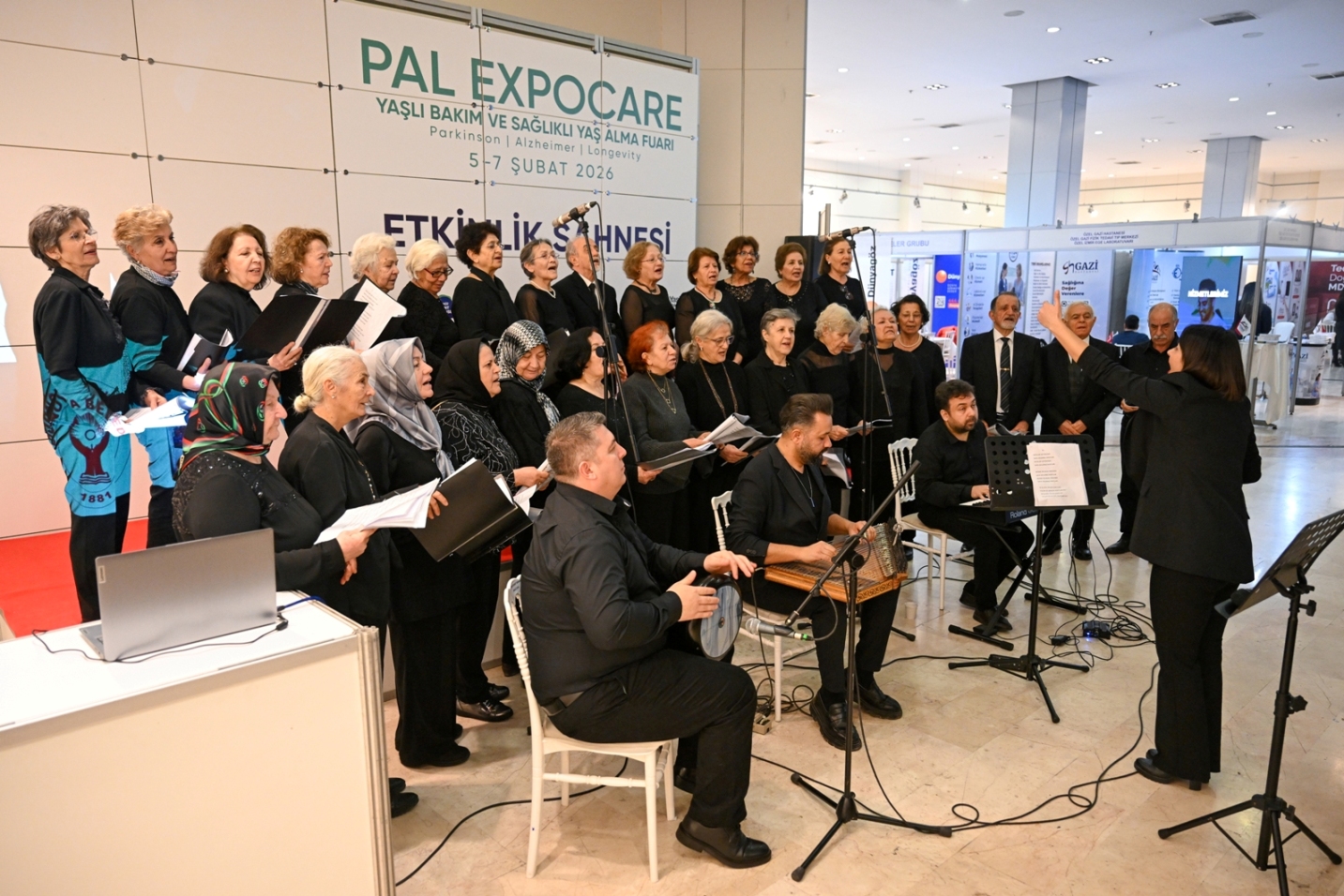 Bornova’nın çınarları alkış aldı  