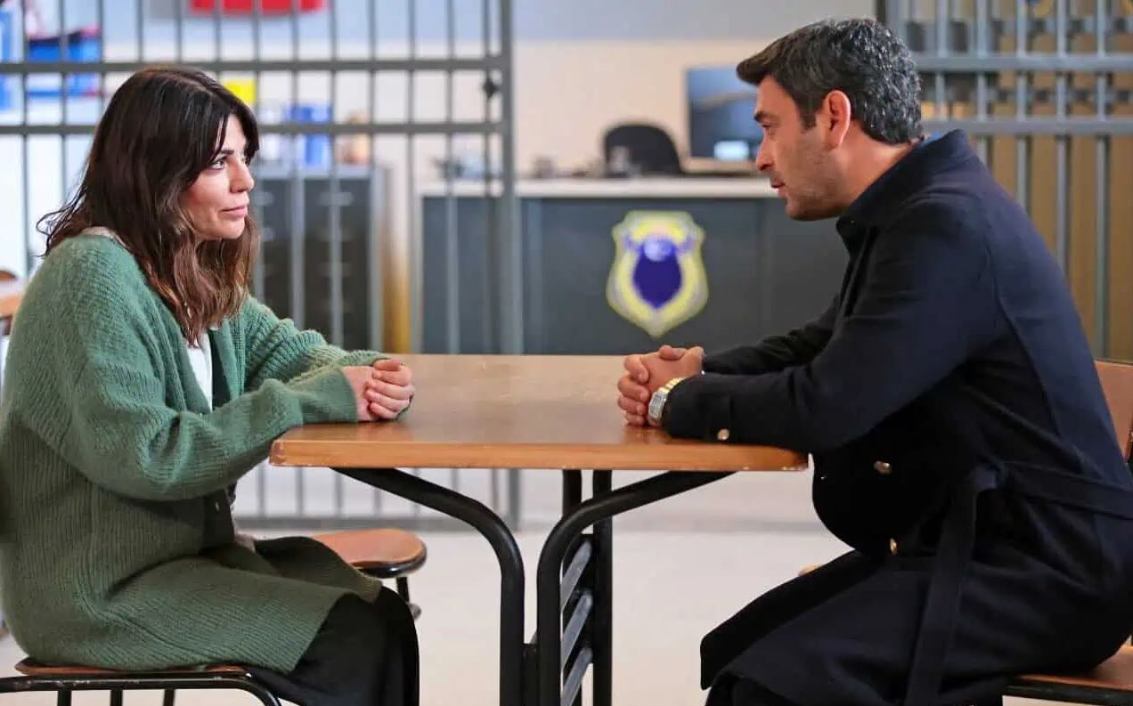 Uzak Şehir 55. bölümde fırtına koptu! Alya onları el ele yakaladı, Meryem’in hikayesi yürekleri dağladı!