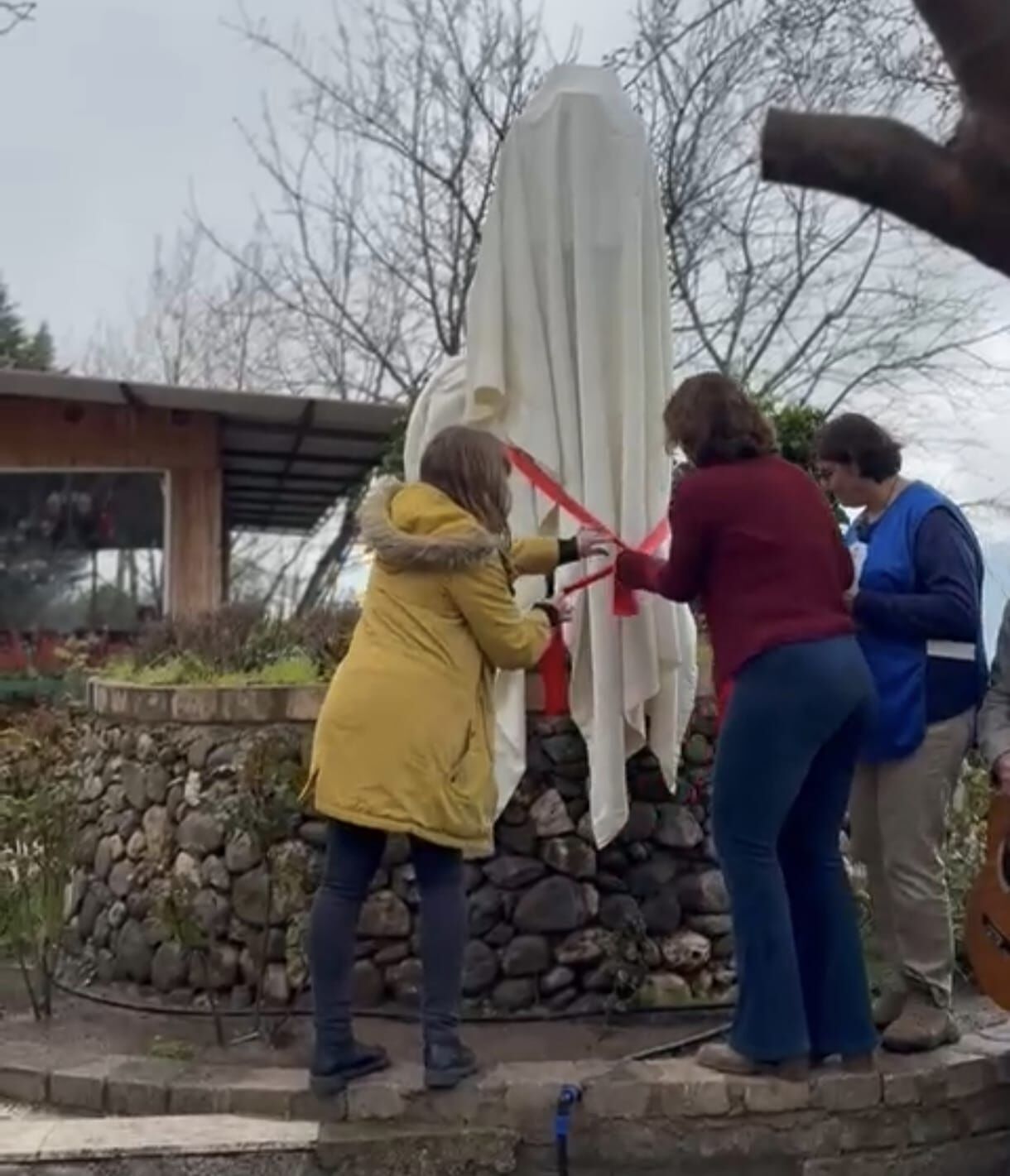 İzmir’de hekimlerin mücadele sembolü: Emekçi Hekim Anıtı açıldı