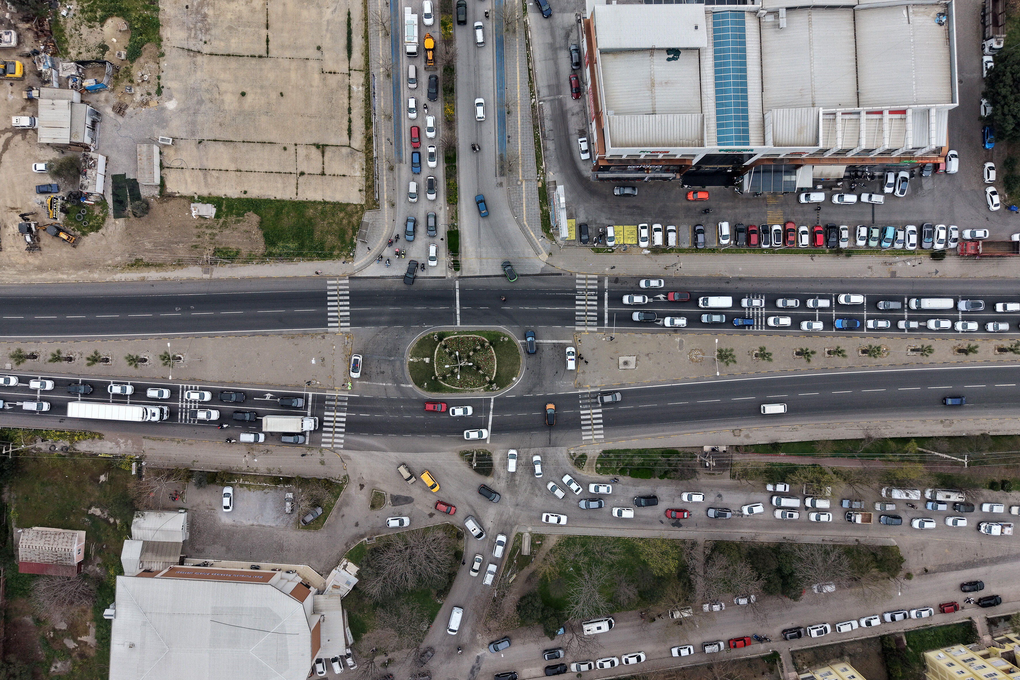 A A 20260319 40872159 40872154 I Z M I R A N K A R A K A R A Y O L U N U N M A N I S A G E C I S I N D E B A Y R A M H A R E K E T L I L I G I Y A S A N I Y O R