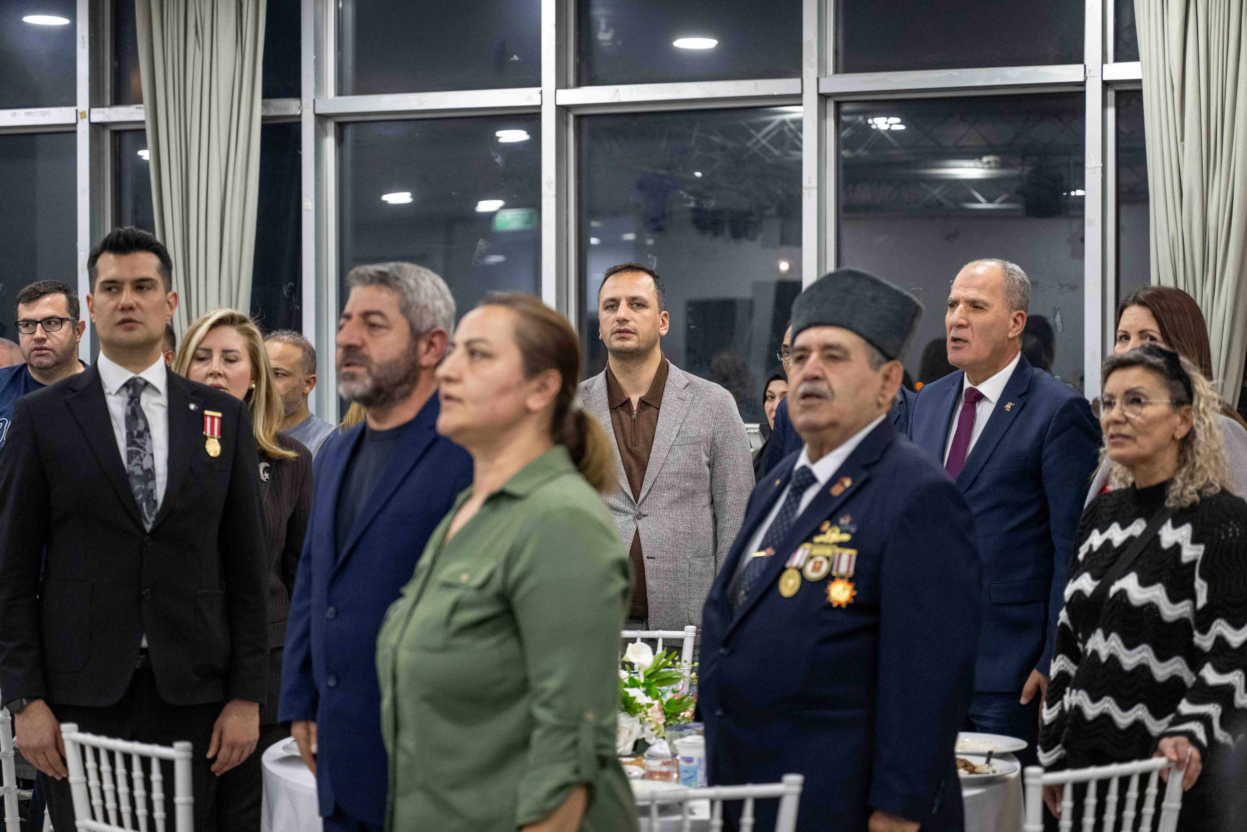 Bornova'da şehit ailelerine ve gazilere iftar sofrası kuruldu-2