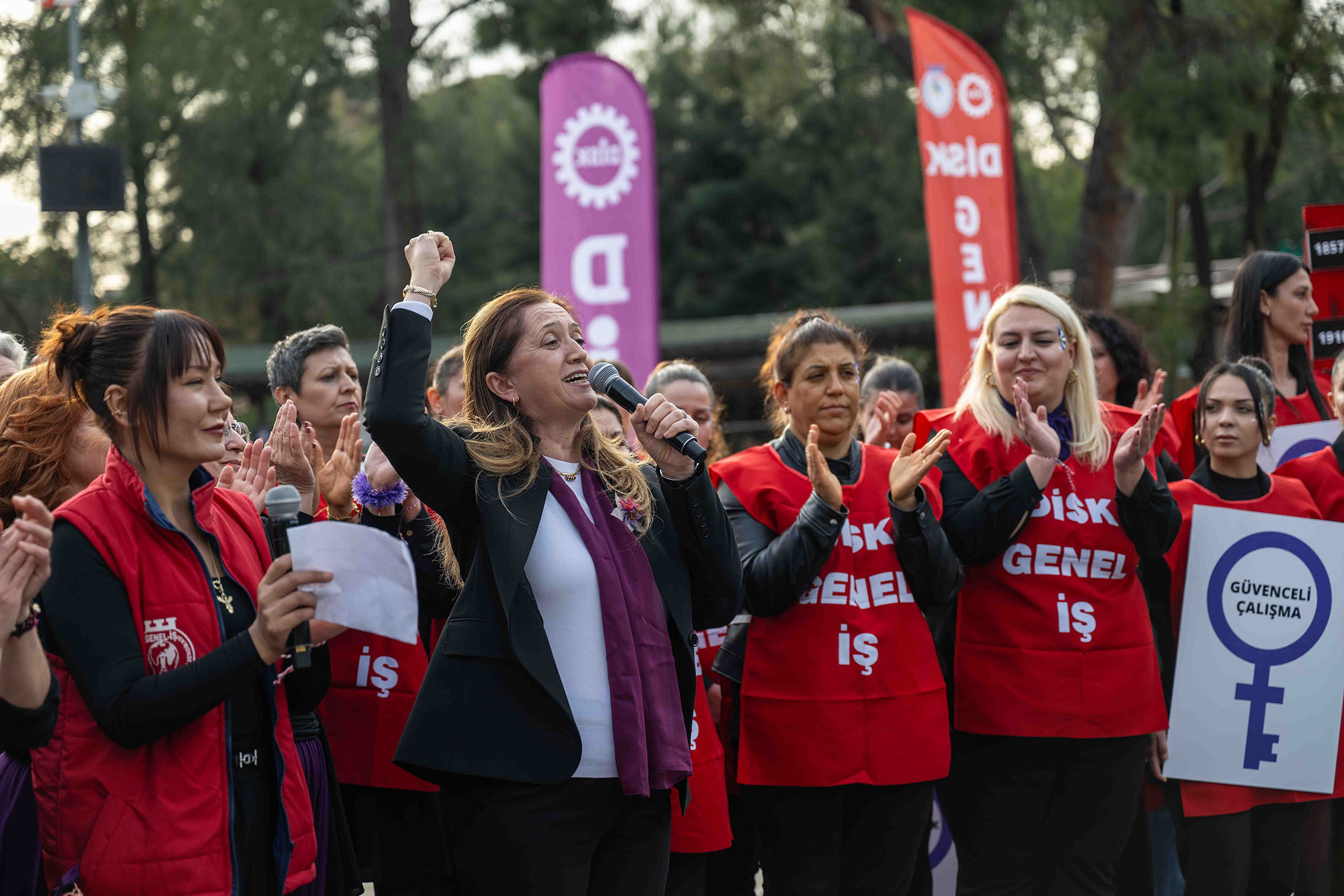Bornova’da 8 Mart coşkusu: Eşitlik lütuf değil haktır!