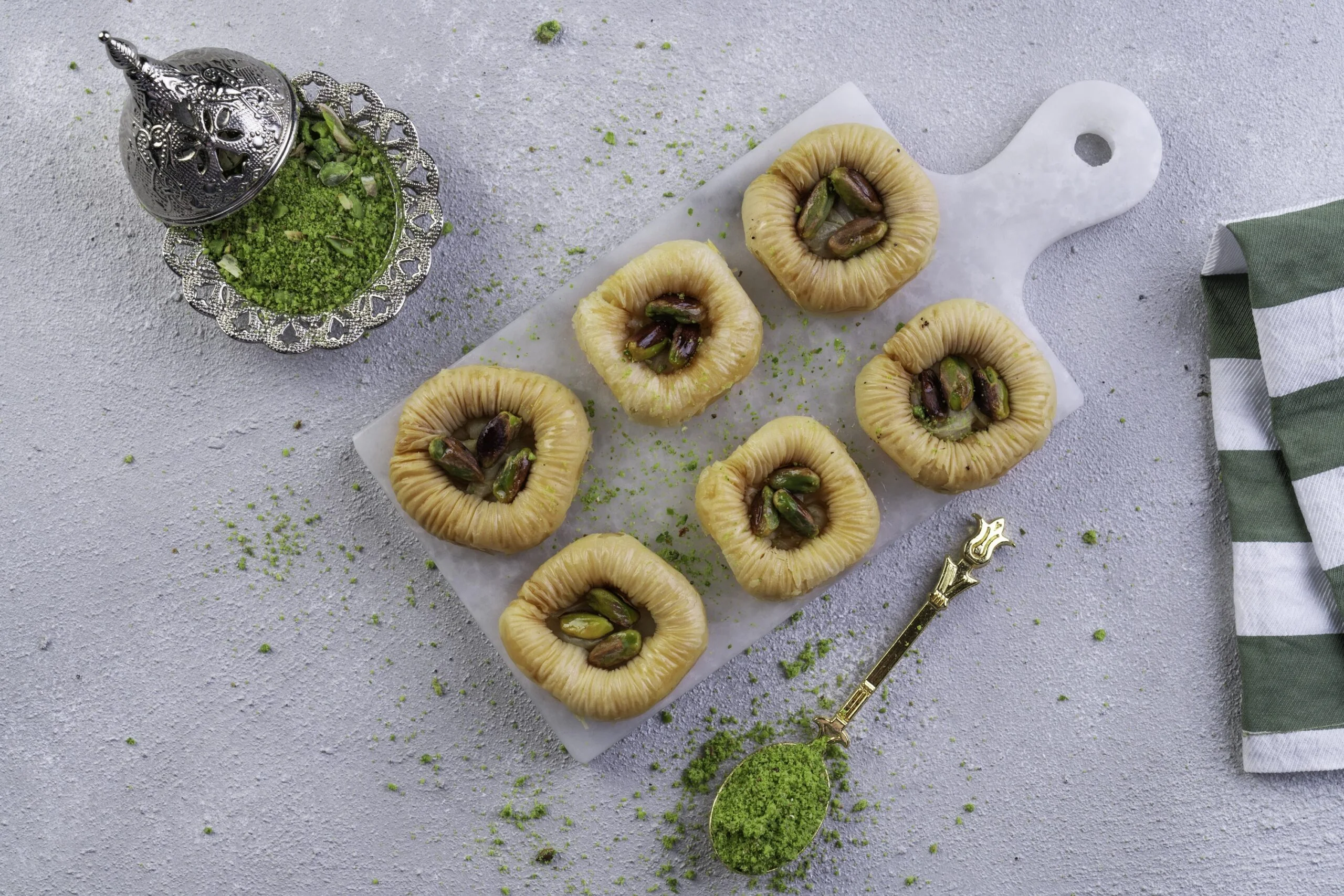 Asawer Al Sit Bakelse Hos Salloura Scaled