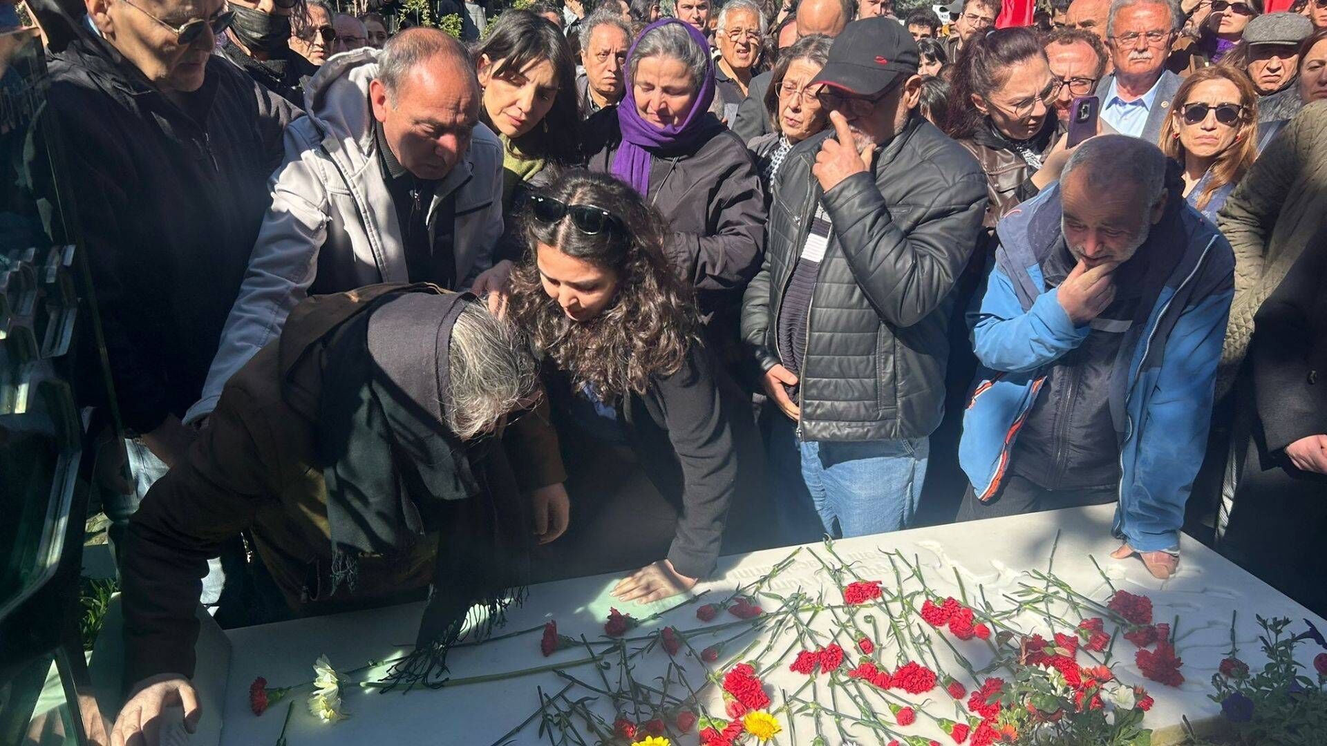 Berkin Elvan Katledilisinin 12 Yilinda Mezari Basinda Aniliyor