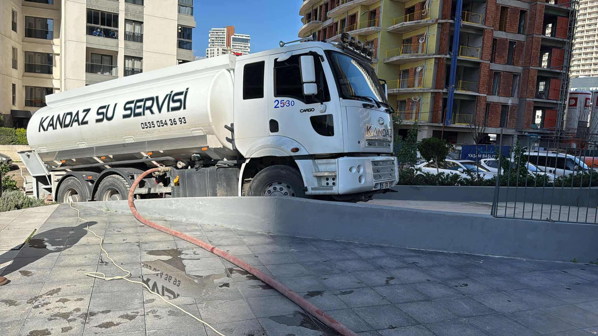 Bornova’da Mahkemelik Olan Rezidansta Yeni Kriz Sular Tankerle Geliyor!