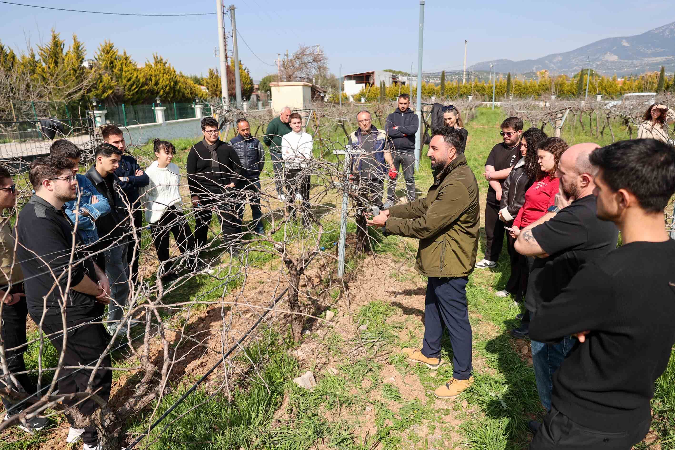 Buca’nın Bağlarında Geleceğin Ziraat Mühendisleri Yetişiyor (2)
