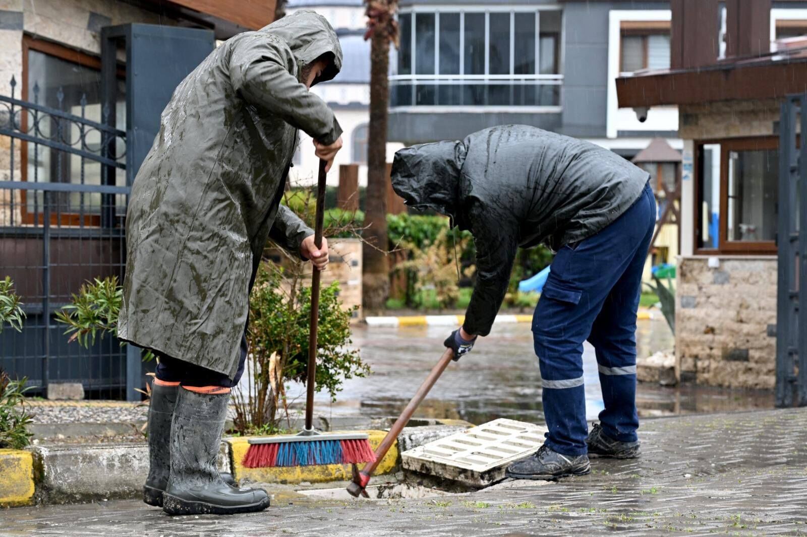 Büyükşehir Ve Maski̇ Ekipleri Yağışa Karşı Teyakkuzda (2)