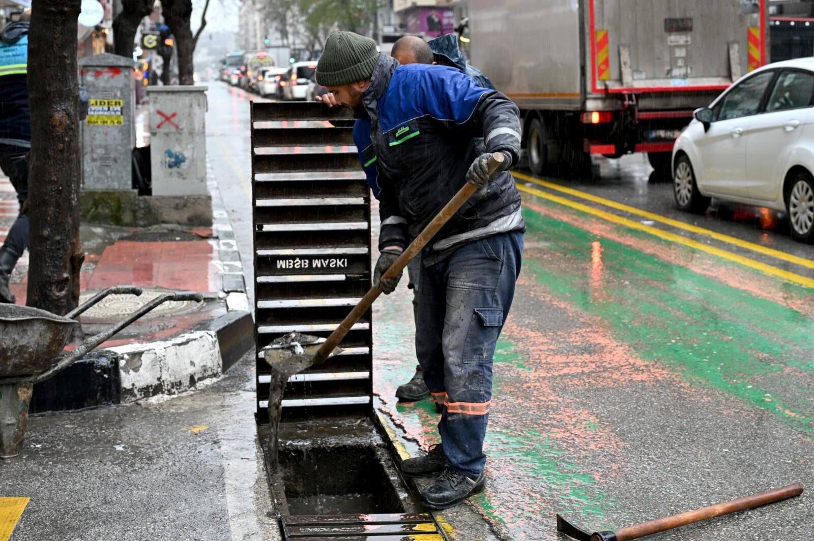 Büyükşehir Ve Maski̇ Ekipleri Yağışa Karşı Teyakkuzda (3)