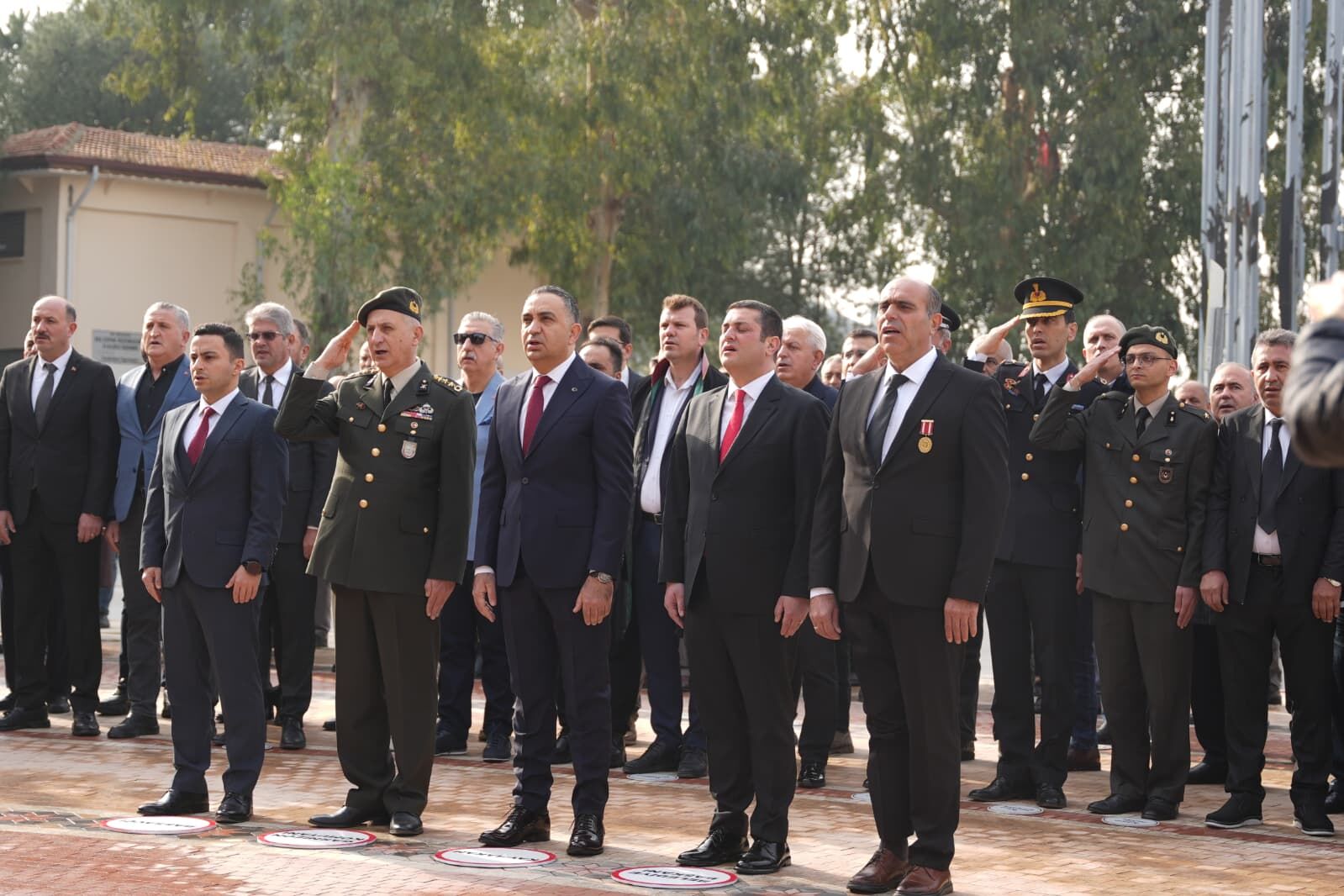 Çanakkale Deniz Zaferi’nin 111. Yıl Dönümü Dolayısıyla Torbalı’da Düzenlenen Çelenk Töreninde, Şehitler Dualarla Anıldı; Protokol Ve Vatandaşlar Duygu Dolu Anlar Yaşadı. (2)
