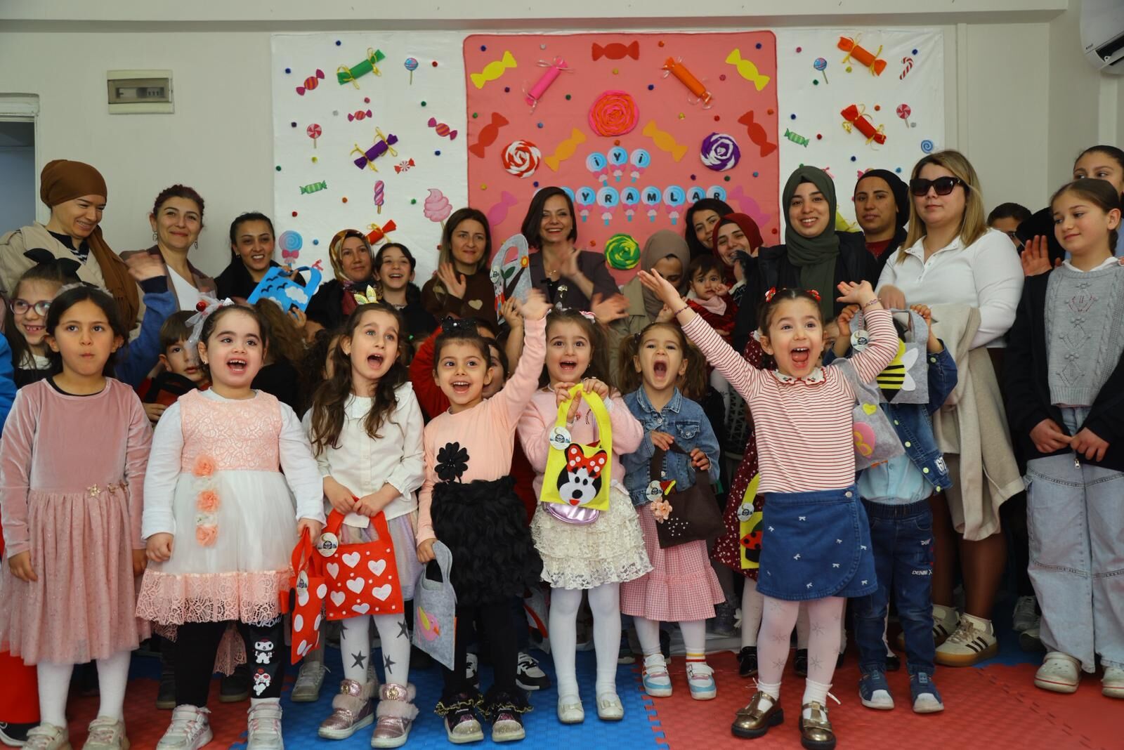 Kınay'dan bayram öncesi bayramlaşma mesaisi-1