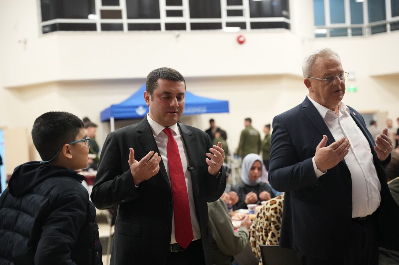 Torbalı Belediyesi’nden vefa sofrası: Şehit aileleri ve gaziler bir araya geldi-1