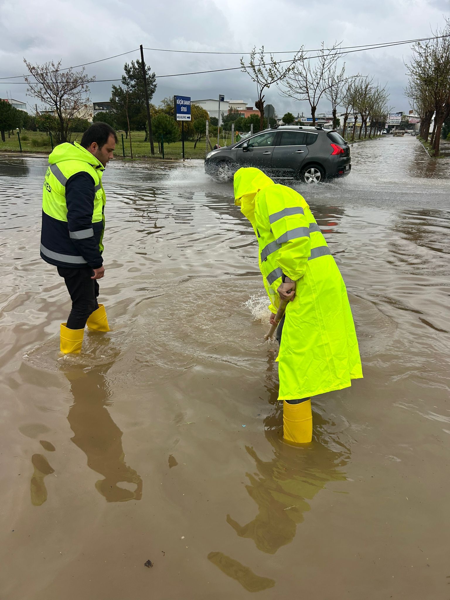 Didim Belediyesi Tüm Ekipleriyle Sahada Sağanak Etkisini Koruyor (1)