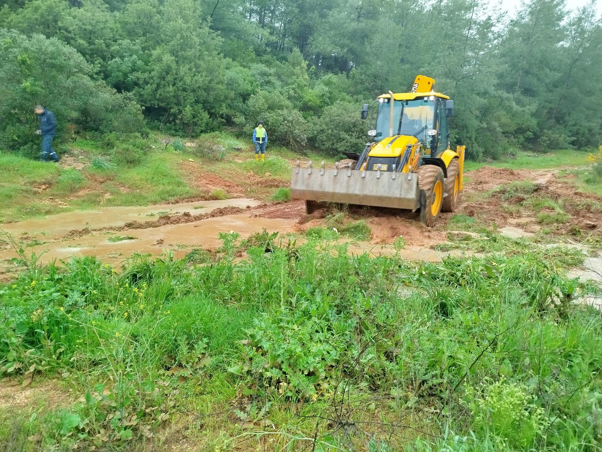 Didim Belediyesi Tüm Ekipleriyle Sahada Sağanak Etkisini Koruyor (7)