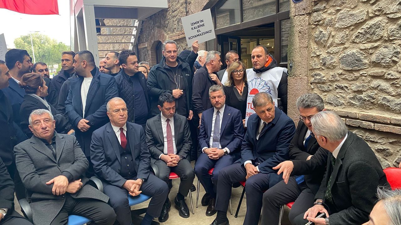 Meslek Fabrikası önünde nöbet sürüyor: Buradayız, ayrılmıyoruz!