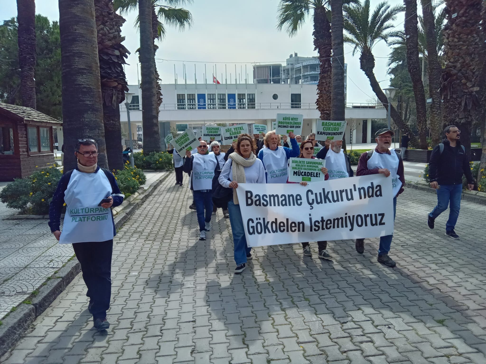 Kültürpark Platformu'ndan Büyükşehir'e Basmane Çukuru çağrısı: Bu kent suçundan geri dönün!