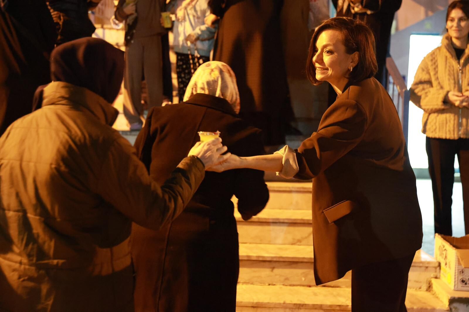 Karabağlar’da Ramazan bereketi 58 mahalleye yayılıyor