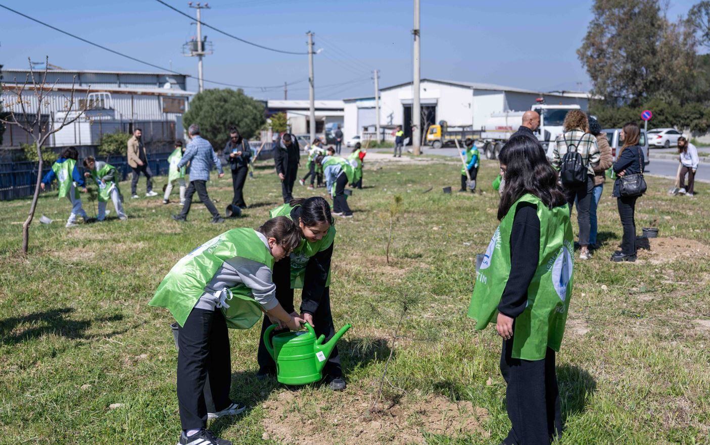 Küçük Fidanlar Büyük Umut Oldu Bornova’da Minikler Doğaya Can Verdi (2)
