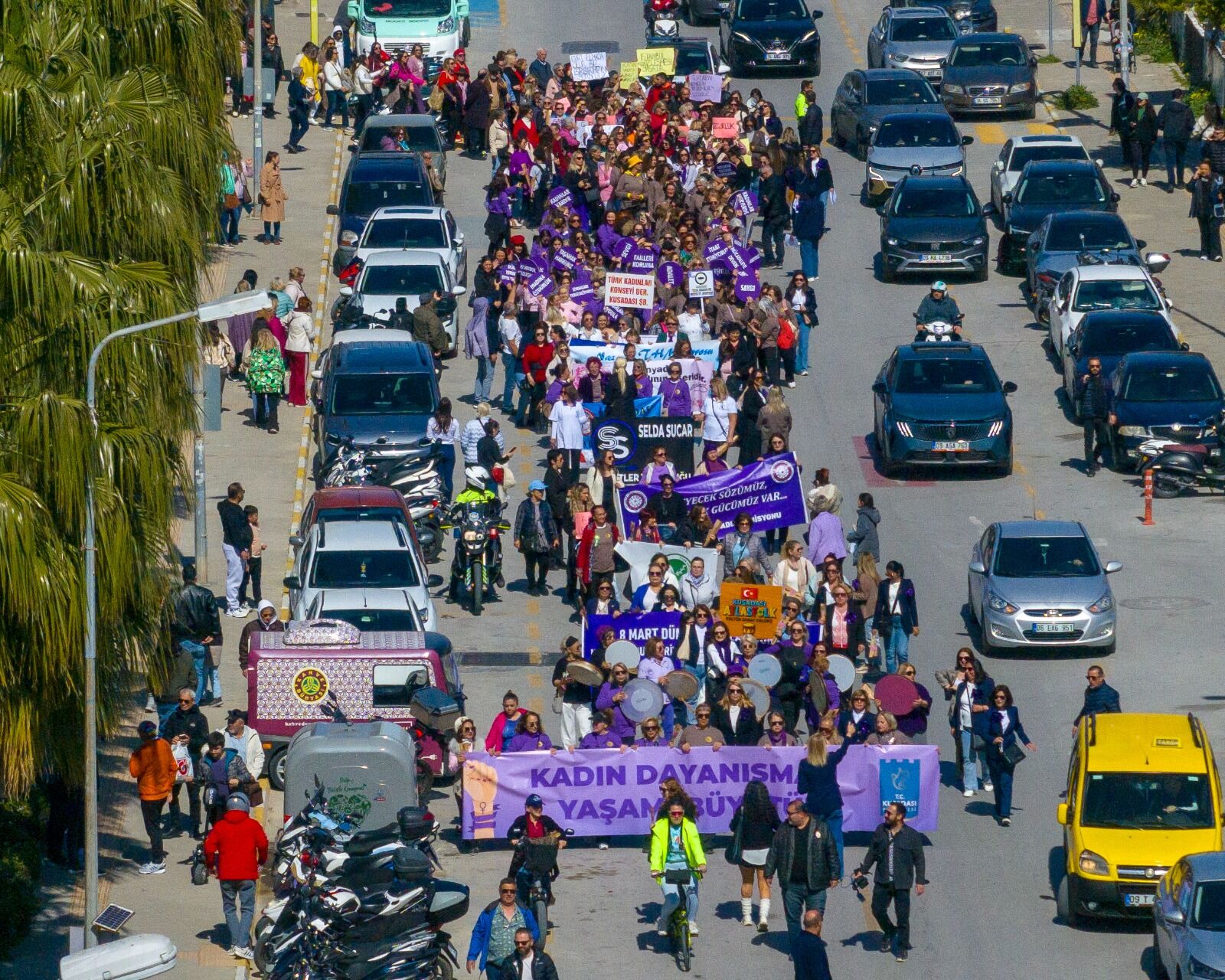 Kuşadası 8 Mart (4)