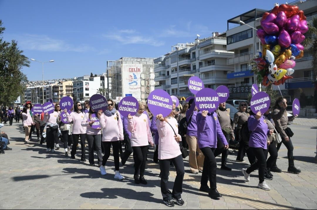 Kuşadası 8 Mart (6)