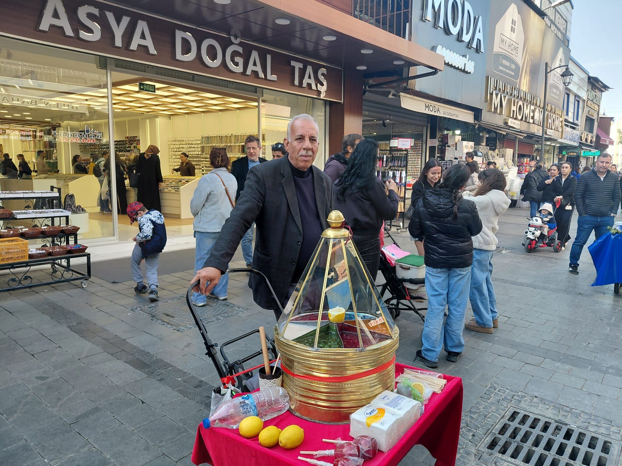 Kemeraltı’nda yarım asırlık gelenek: Macun fiyatları ikiye katlandı!-1