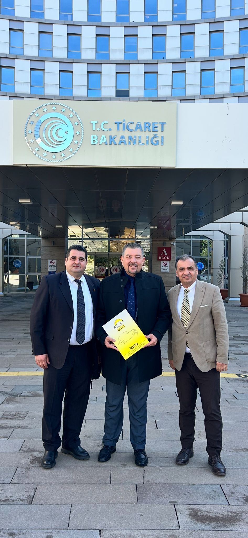 İzmir’den oto alım satım harçları için kritik hamle: İtiraz dosyası bakanlığa teslim edildi-1