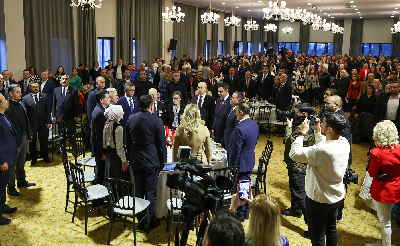 Özel Şehit Aileleri Ve Gazilerle Bir Araya Geldi Sorunları Çözmek Için Şeref Sözü Verdi (3)