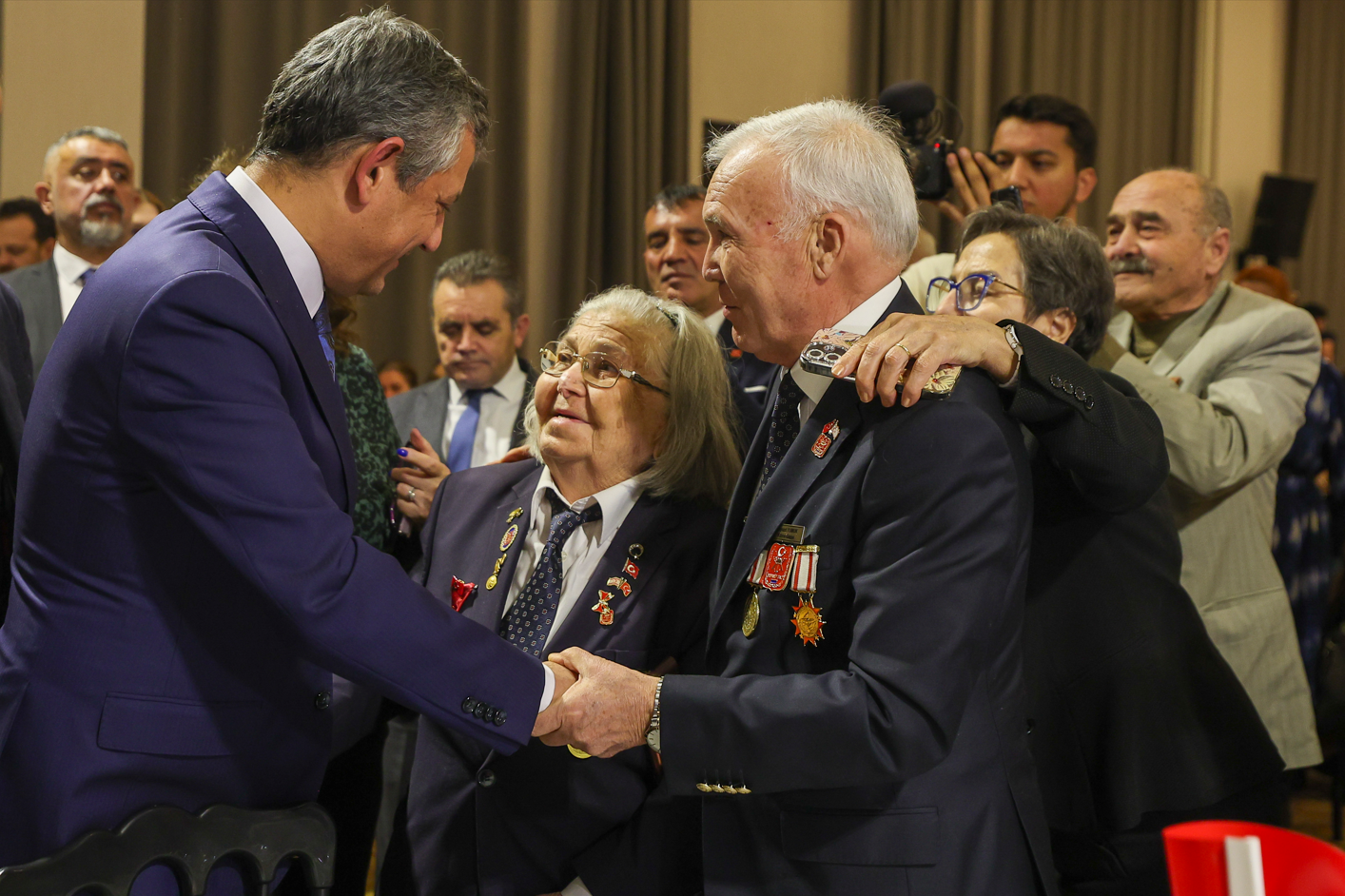 Özel Şehit Aileleri Ve Gazilerle Bir Araya Geldi Sorunları Çözmek Için Şeref Sözü Verdi (6)